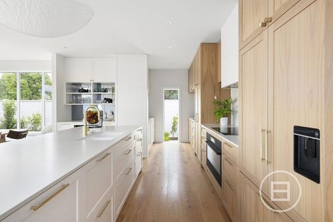 Photo of property in 15 Church Street, Northcote Point, Auckland, 0627