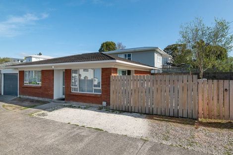 Photo of property in 1/9 Windy Ridge Road, Glenfield, Auckland, 0629
