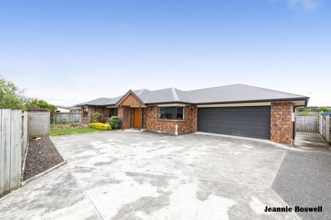 Photo of property in 3 Walnut Grove, Kelvin Grove, Palmerston North, 4414