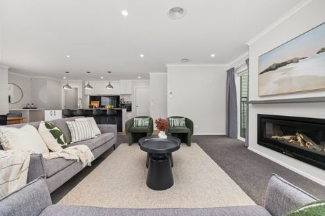 Photo of property in 10 Weatherdeck Close, Whitby, Porirua, 5024