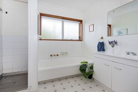 Photo of property in 12 Windsor Avenue, Waikanae, 5036