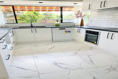 Photo of property in 21 Woodview Rise, Botany Downs, Auckland, 2010