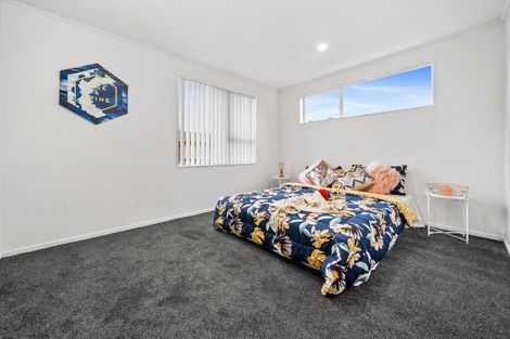 Photo of property in 1/3 Sparrow Place, Weymouth, Auckland, 2103