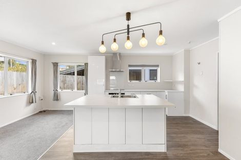 Photo of property in 1/45 Bay Street, Red Beach, 0932