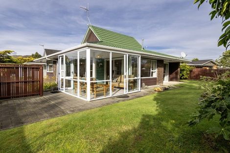 Photo of property in 6 Wakefield Grove, Waikanae, 5036