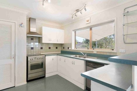 Photo of property in 116 Glenmore Road, Sunnyhills, Auckland, 2010