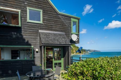 Photo of property in 415 Marine Drive, Mahina Bay, Lower Hutt, 5013