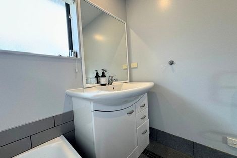 Photo of property in 68 South Kensington Way, Henderson, Auckland, 0612