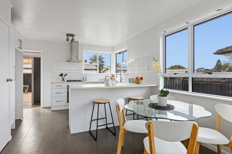 Photo of property in 29 Lavinia Crescent, Mangere East, Auckland, 2024