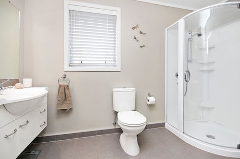 Photo of property in 26 Pipitea Place, Massey, Auckland, 0614