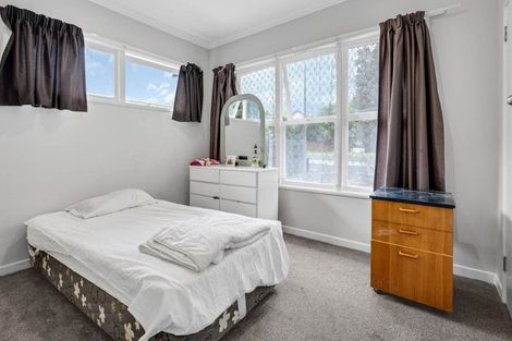 Photo of property in 21 Estuary Road, Weymouth, Auckland, 2103