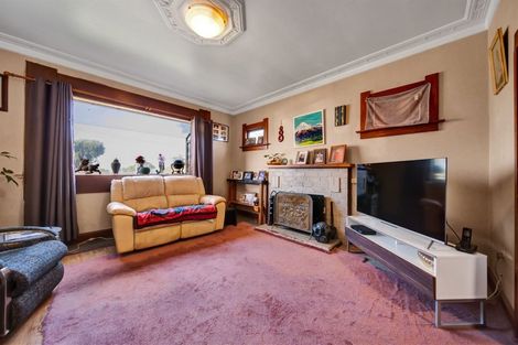 Photo of property in 10 Oxford Street, Patea, 4520