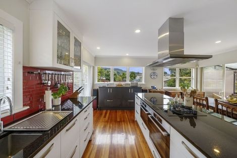 Photo of property in 7 Saint Johns Terrace, Tawa, Wellington, 5028