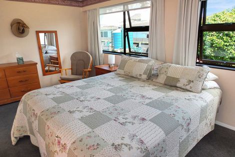 Photo of property in 22 Shortt Street, Foxton Beach, Foxton, 4815