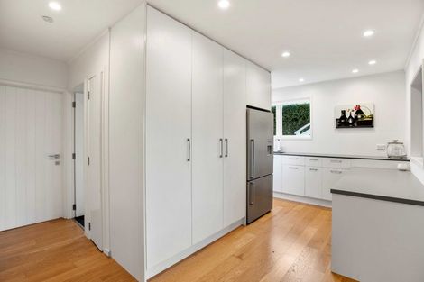 Photo of property in 84 Marine Parade, Mellons Bay, Auckland, 2014