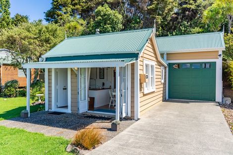 Photo of property in 32 Komiti Road, Tinopai, 0593