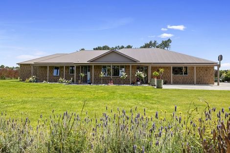 Photo of property in 32 Arthur Road, Paraite, New Plymouth, 4373