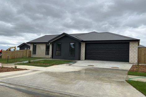 Photo of property in 58 Waruhia Crescent, Rototuna North, 3281