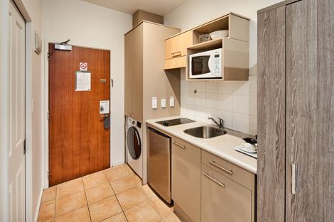 Photo of property in Atrium Towers, 4j/154 The Terrace, Wellington Central, Wellington, 6011