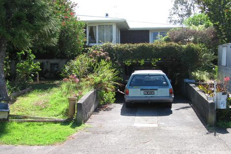 Photo of property in 2 Trojan Crescent, New Lynn, Auckland, 0600