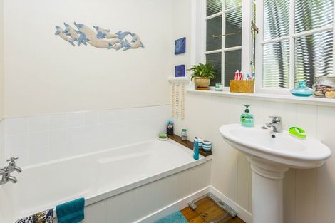 Photo of property in 43 Wyndham Road, Pinehaven, Upper Hutt, 5019