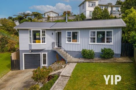 Photo of property in 61 Batchelor Street, Newlands, Wellington, 6037
