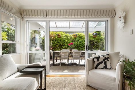 Photo of property in 61 Palmerston Road, Birkenhead, Auckland, 0626