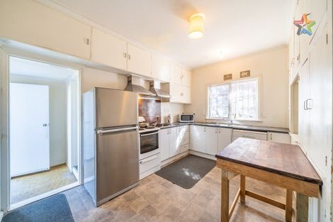 Photo of property in 88 Stokes Valley Road, Stokes Valley, Lower Hutt, 5019