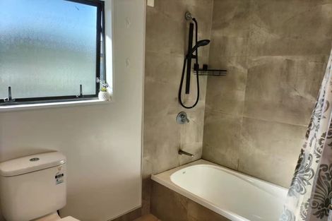 Photo of property in 1/84 Totaravale Drive, Totara Vale, Auckland, 0629