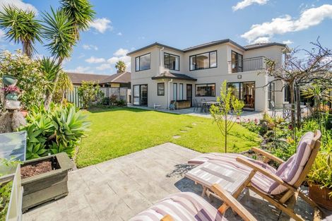 Photo of property in 5 Tollana Road, Te Atatu Peninsula, Auckland, 0610