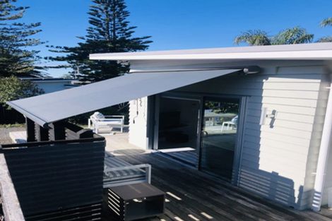 Photo of property in 15 Old Lake Road, Narrow Neck, Auckland, 0624