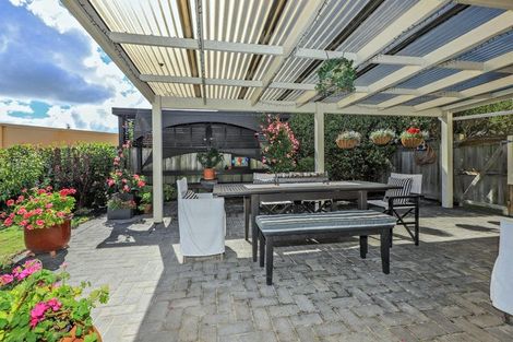 Photo of property in 2 Kentia Place, Havelock North, 4130