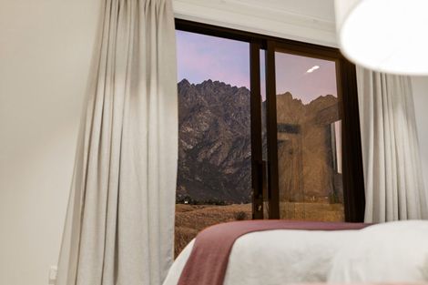 Photo of property in 28 Cunninghams Drive, Jacks Point, Queenstown, 9371