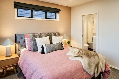 Photo of property in 9 Cromwell Point, Newlands, Wellington, 6037