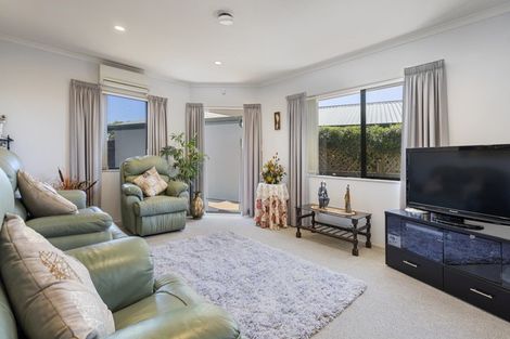 Photo of property in 6 Whalers Rise, Whalers Gate, New Plymouth, 4310