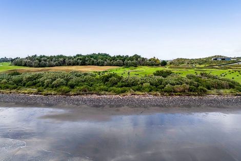 Photo of property in 6 Saint Andrews Parkway, Waiwhakaiho, New Plymouth, 4312