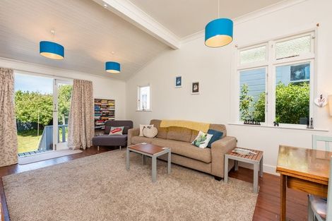 Photo of property in 99 Onepu Road, Lyall Bay, Wellington, 6022