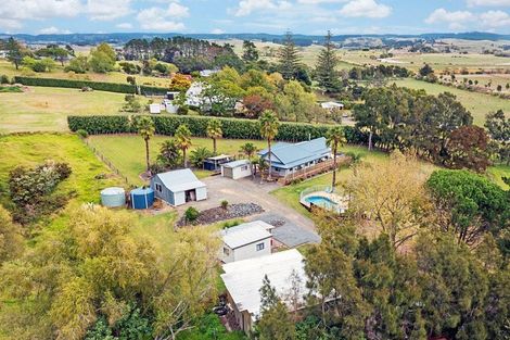 Photo of property in 141 Mangakura Road, Helensville, 0875