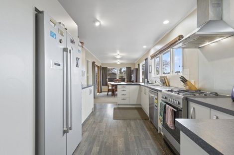 Photo of property in 16 Abraham Crescent, Milson, Palmerston North, 4414