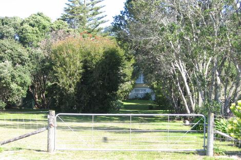 Photo of property in 11 Marine Parade, Cooks Beach, Whitianga, 3591