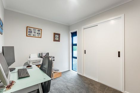 Photo of property in 10 Oriwa Lane, Levin, 5571