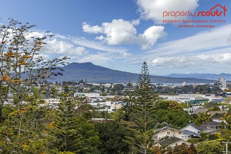 Photo of property in 2/537 Glenfield Road, Glenfield, Auckland, 0629