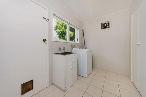 Photo of property in 25 Meadway, Sunnyhills, Auckland, 2010