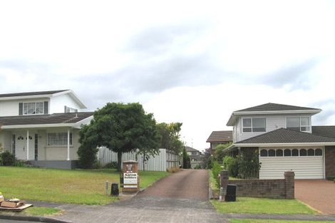 Photo of property in 8 Bernleigh Terrace, West Harbour, Auckland, 0618