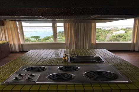 Photo of property in 34 Hungerford Road, Lyall Bay, Wellington, 6022