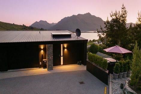 Photo of property in 16 Highlands Close, Queenstown, 9300
