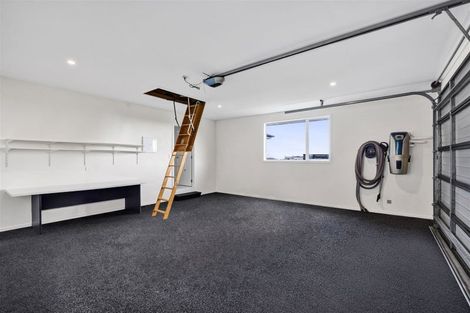 Photo of property in 4 Vardon Way, Waiwhakaiho, New Plymouth, 4312