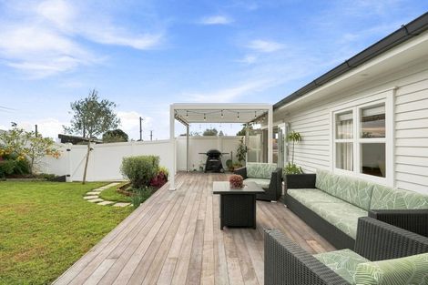 Photo of property in 1/77 Birkdale Road, Birkdale, Auckland, 0626