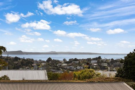 Photo of property in 1 Surf Road, Stanmore Bay, Whangaparaoa, 0932