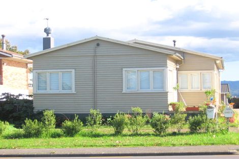 Photo of property in 186 Great North Road, Glendene, Auckland, 0612